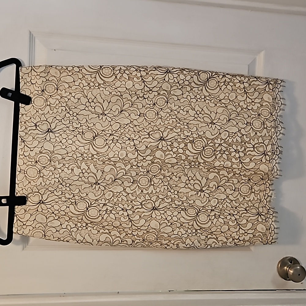 LOFT Cream Floral Lace Pencil Skirt